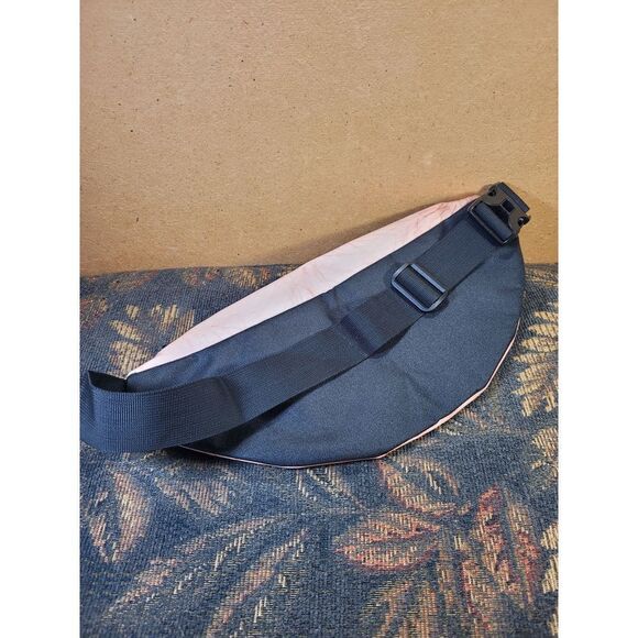 Unisex Hairy Belly Button Fanny Pack - Picture 4 of 5